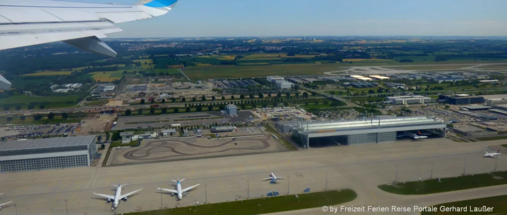 Flugzeuge auf Landebahn Flugreisen ab Deutschland Flughafen Bayern München Landebahn Flugzeuge